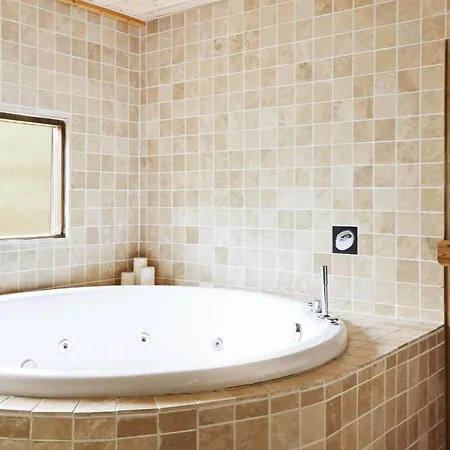 6 Person In Farevejle-by Traum